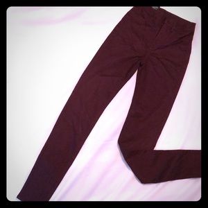 H&M DIVIDED: Super Skinny High Waist in burgundy.